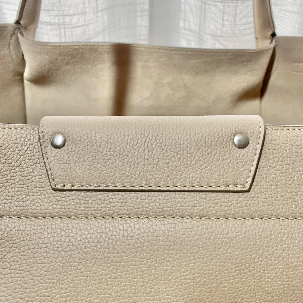 Celine Medium Big Bag in Soft Bare Calfskin - Light Taupe - Picture 7 of 16